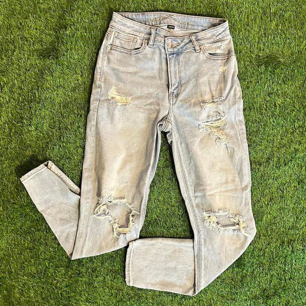 American Eagle Lightwash Distressed High-Waisted Blue Jeans - Size 0
